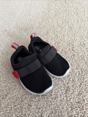 Cat & Jack toddler Black/red Slip-On Mesh shoes-size 6